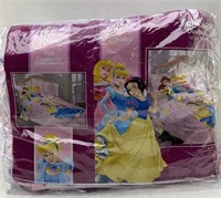 76x86in Full comforter - Disney Princess