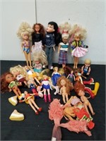 Group of assorted dolls some are vintage