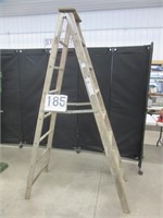 Topping 8' Wooden Step Ladder