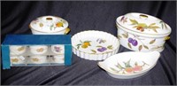 Quantity of Royal Worcester "Evesham" table wares
