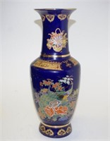 Good Chinese painted ceramic table vase