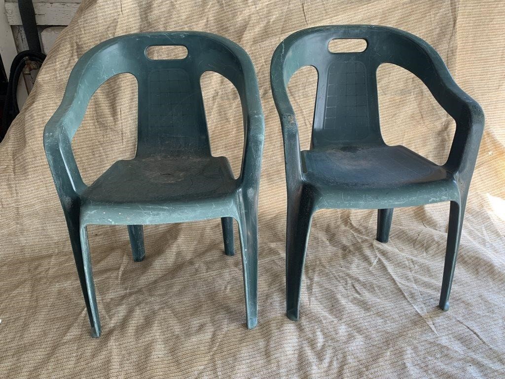 2 Kids Outdoor Chairs