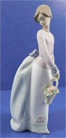 Lladro #7622 Girl with Basket
