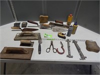 Cementing tools and trowels