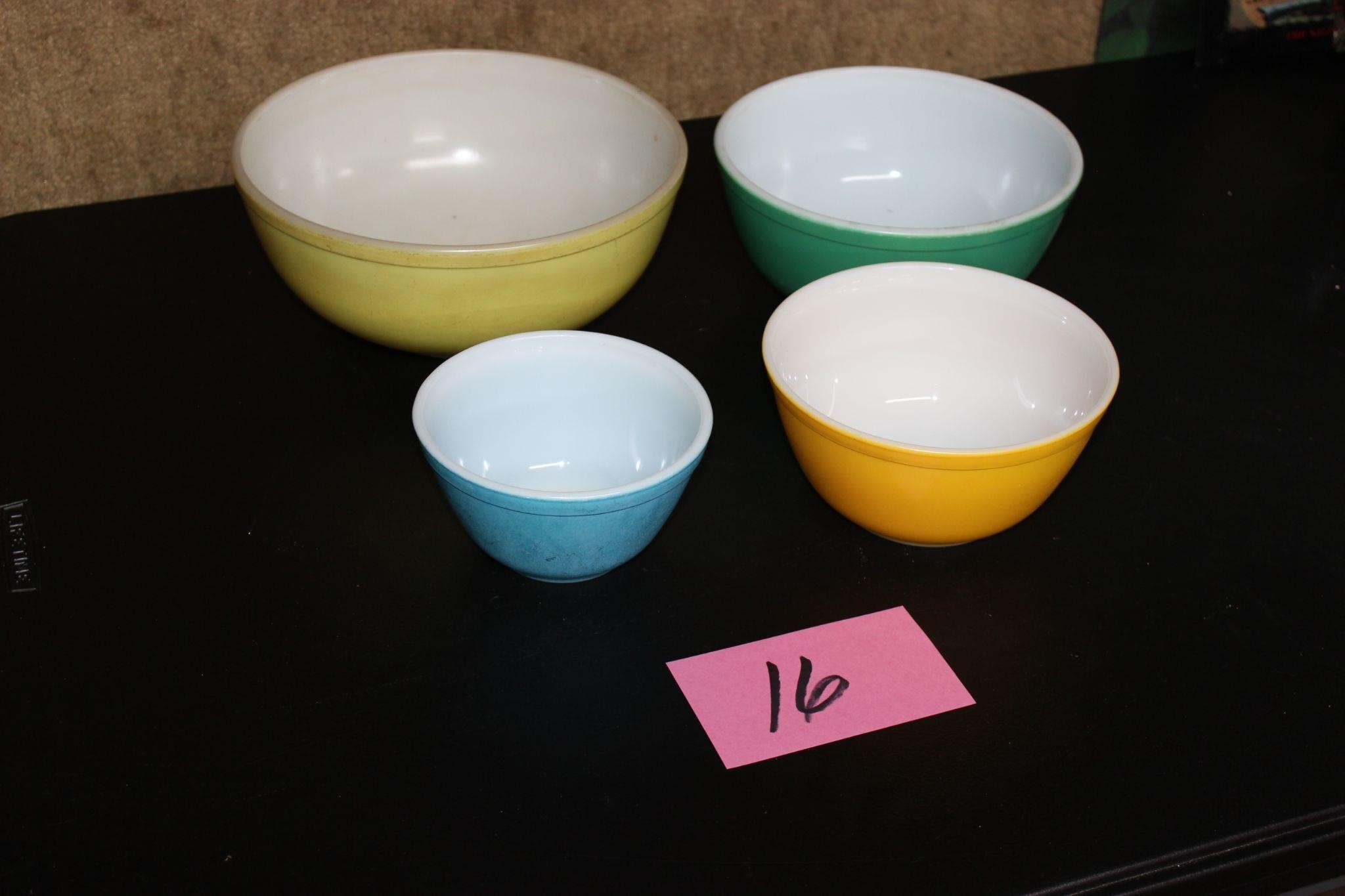 4 Piece Pyrex Bowl Set