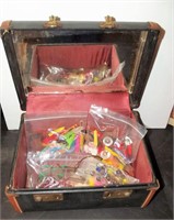 Vintage Travel Case & & Hair Accessories