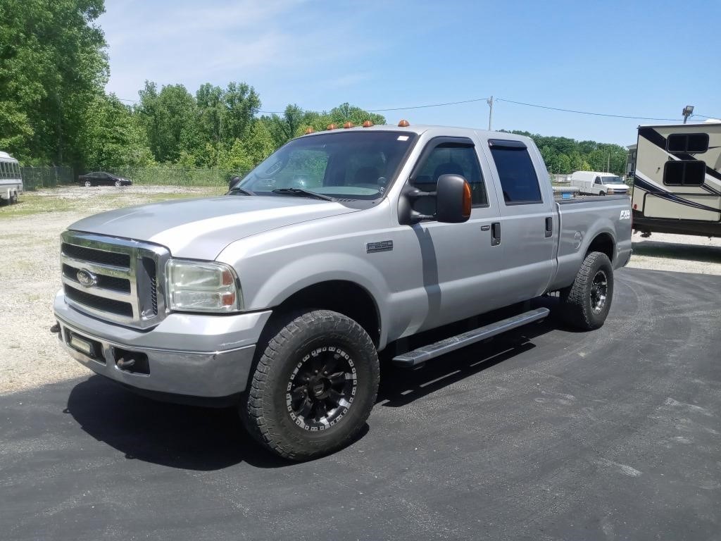 2005 Ford F-250 SD XLT Crew Cab 4WD