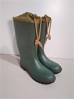 Rubber Boots Sz 9 Gently Worn Made In Canada