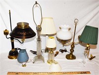 LOT - VINTAGE LAMPS