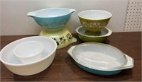 Box lot of Pyrex dishes *not perfect