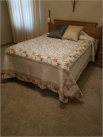 Full size bedspread with two accent pillows