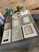 Group of picture frames & decor