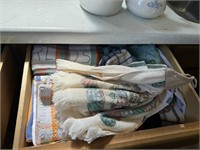 2.  DRAWER LOTS OF KITCHEN LINENS