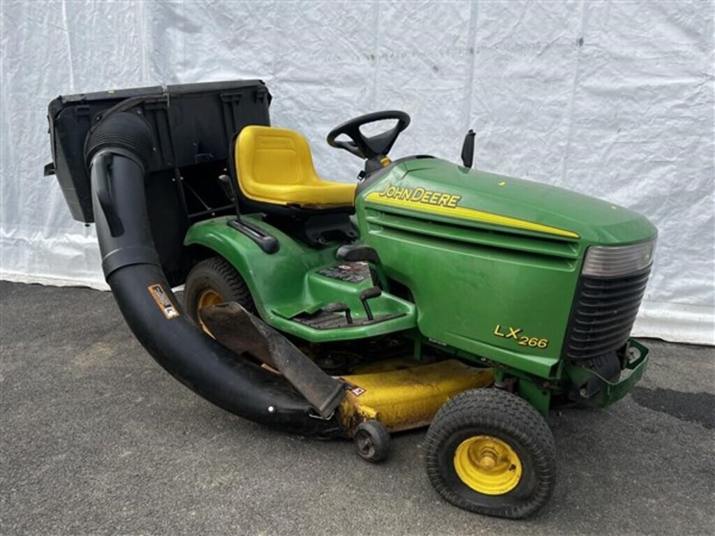 John Deere LX266 Riding Tractor