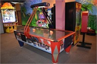 "FAST TRACK AIR HOCKEY" BY ICE/SAM