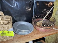 GROUP OF BASKETS AND TRAYS