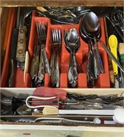 Contents of drawer (kitchen)