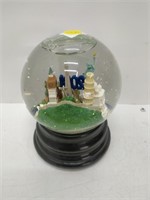 2001 Saks Fifth Avenue snow globe - retired