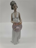 Lladro 5597 woman figurine