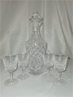Glass decanter with 4 small crystal glasses