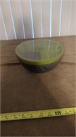 PAMPERED CHEF SALAD CUTTING BOWL