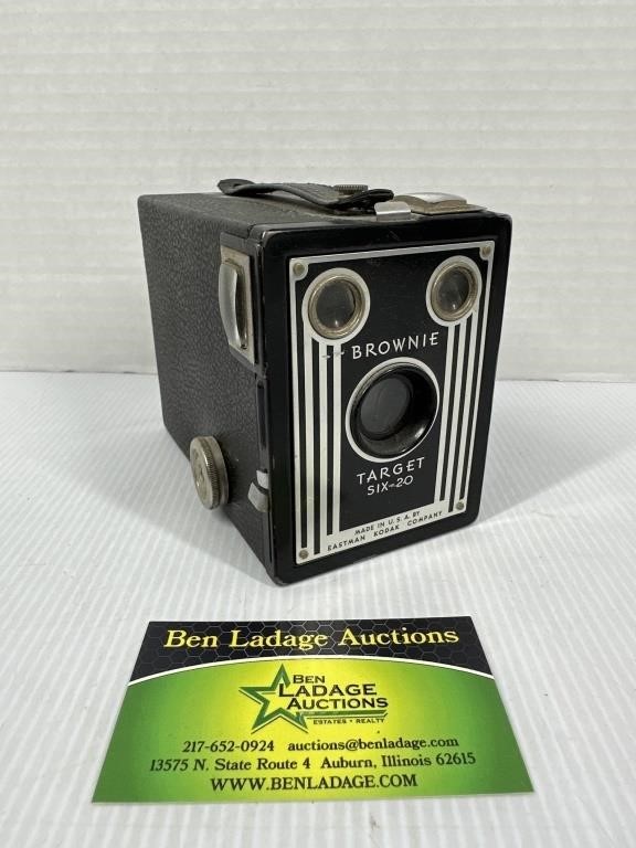 Brownie target six-20 box camera