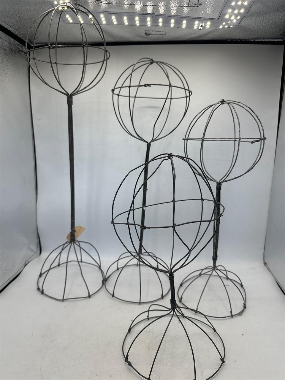 4 wire hat stand displays