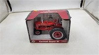 Farmall Super M Tractor 1/16