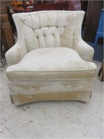 VINTAGE UPHOLSTERED CHAIR