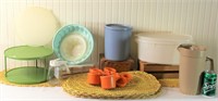 Vintage Tupperware Lot w Straw Placemats
