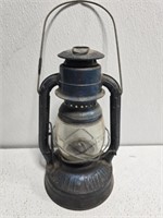 Vintage Dietz little wizard oil lamp