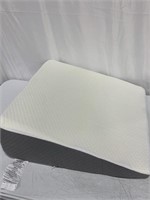 KOLBS BED WEDGE PILLOW 24x24x7.5IN