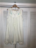 VINTAGE QUIET MOMENTS NIGHTGOWN 2XL