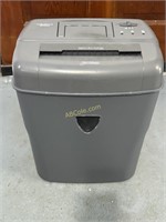 Insignia paper shredder with bags