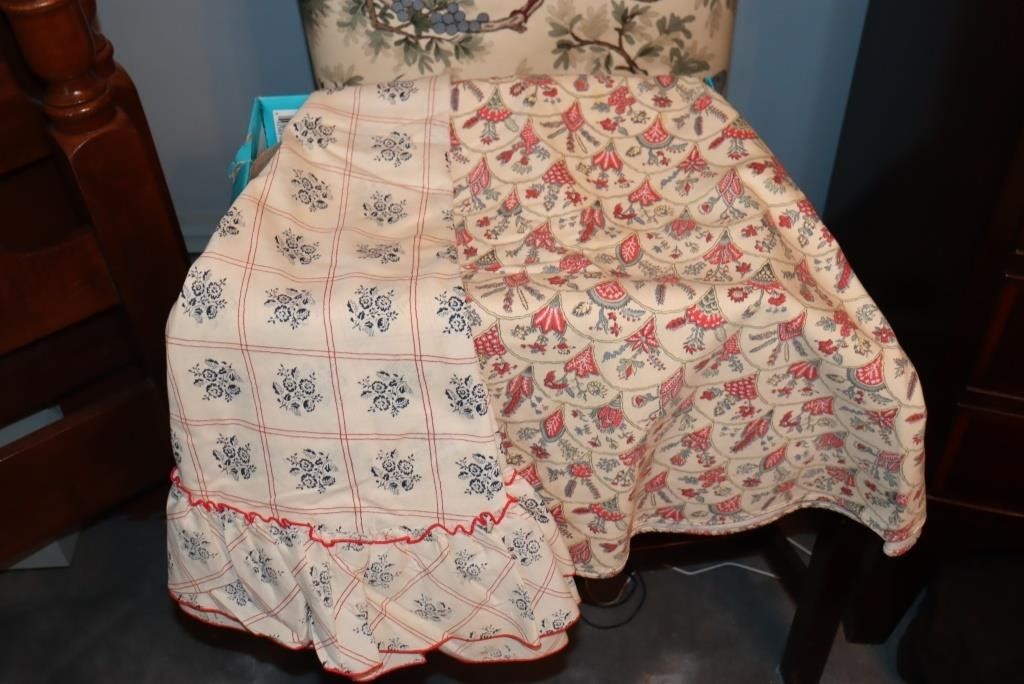 Box lot - round tablecloths and others, aprons