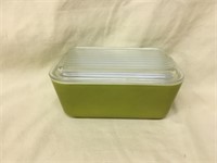 Pyrex Light Green Refrigerator Dish w Lid #0502
