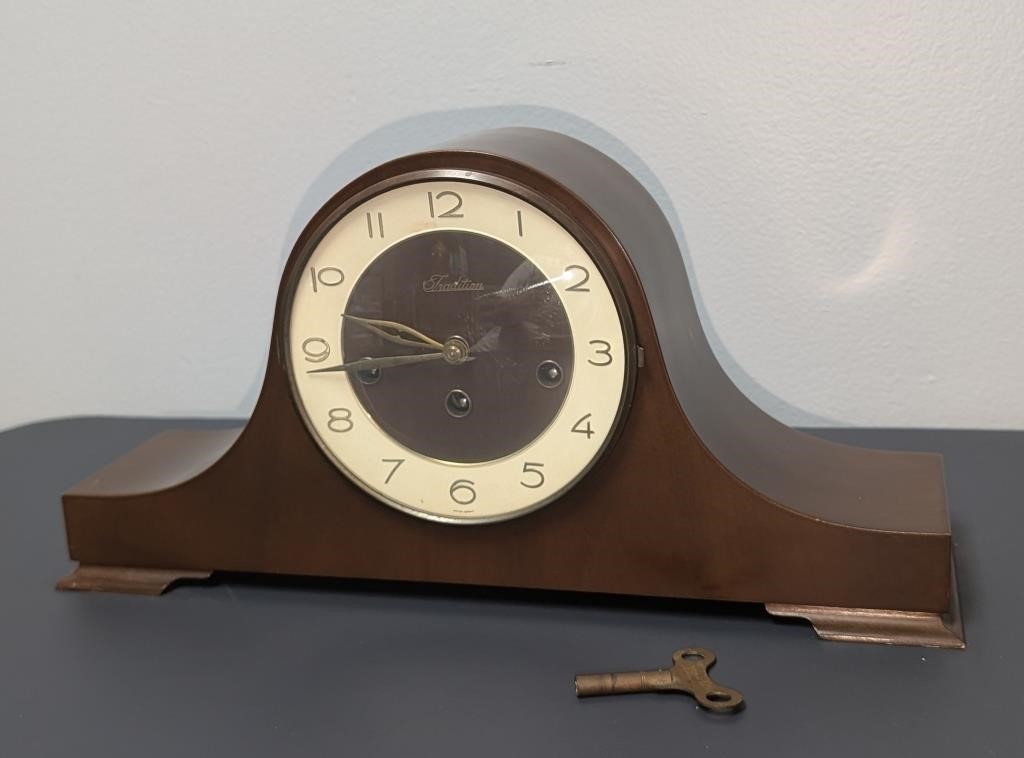 Vintage Tradition Mantle Clock w/ Key