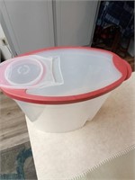 Rubbermaid Cereal Container