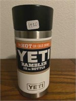 YETI 12 OZ BOTTLE WITH HOTSHOT CAP- WHITE