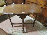 ANTIQUE V-MATCH END TABLE