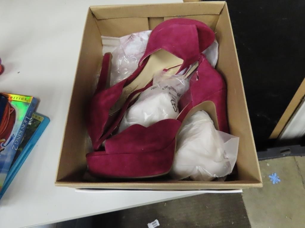 Size 9m High heel shoes. New.