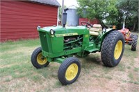 JD 2010 Gas utility Tractor #32142