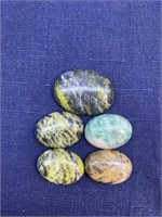 Green gemstone lot