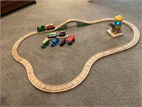 Thomas the Train set - wooden track, 8 trains