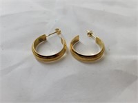 750 gold ear rings, .085oz