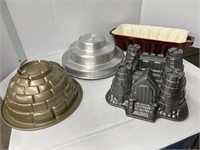 3 cake pans and one loaf baking pan- igloo,
