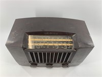 Vintage RCA Victor electric radio              (P