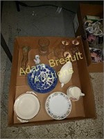 Box of assorted porcelain and glassware