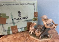 T - LLADRO FIGURINE 7"T (P21)