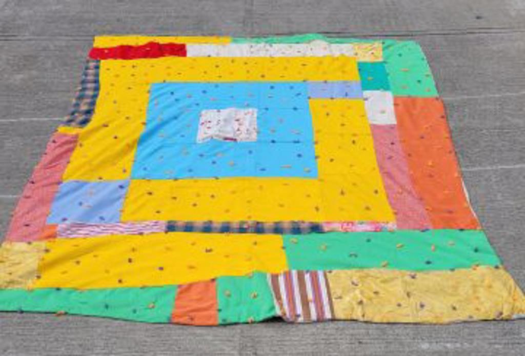 GEOMETRIC QUILT 7 FT  X 7 FT